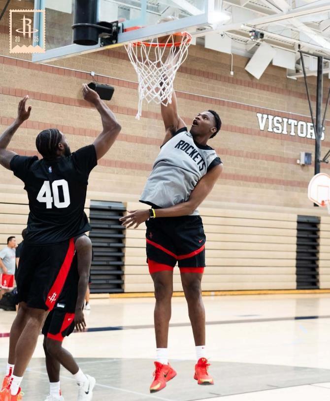 再见休斯顿！火箭第8人离队，老鹰2年450万签高塔，胜过卡佩拉？