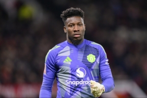 英雄联盟赛事官网-名宿谈奥纳纳：希望回归首发能让他振作起来，也希望今晚很平静