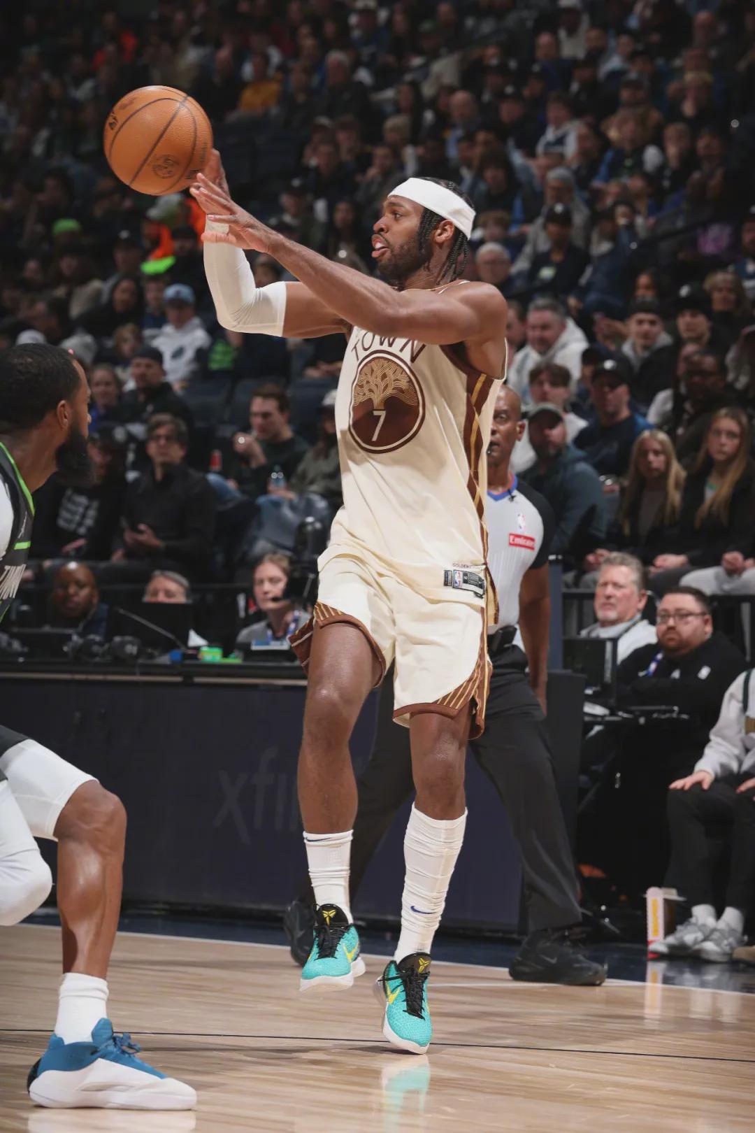 英雄联盟赛事官网-10中2！正负值-20！勇士神射手彻底没救了